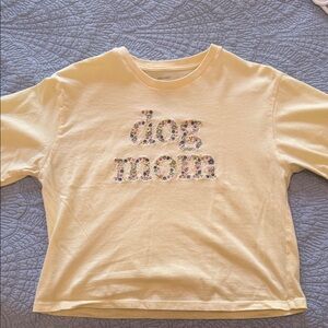 Yellow 'Dog Mom' cropped T-Shirt